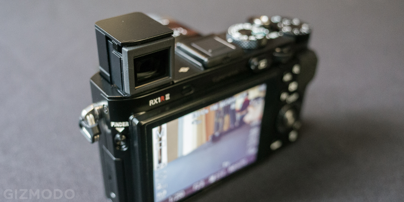Illustration for article titled Sonys RX1r II: Is That 42 Megapixels In Your Pocket, or Are You Just Happy to See Me?